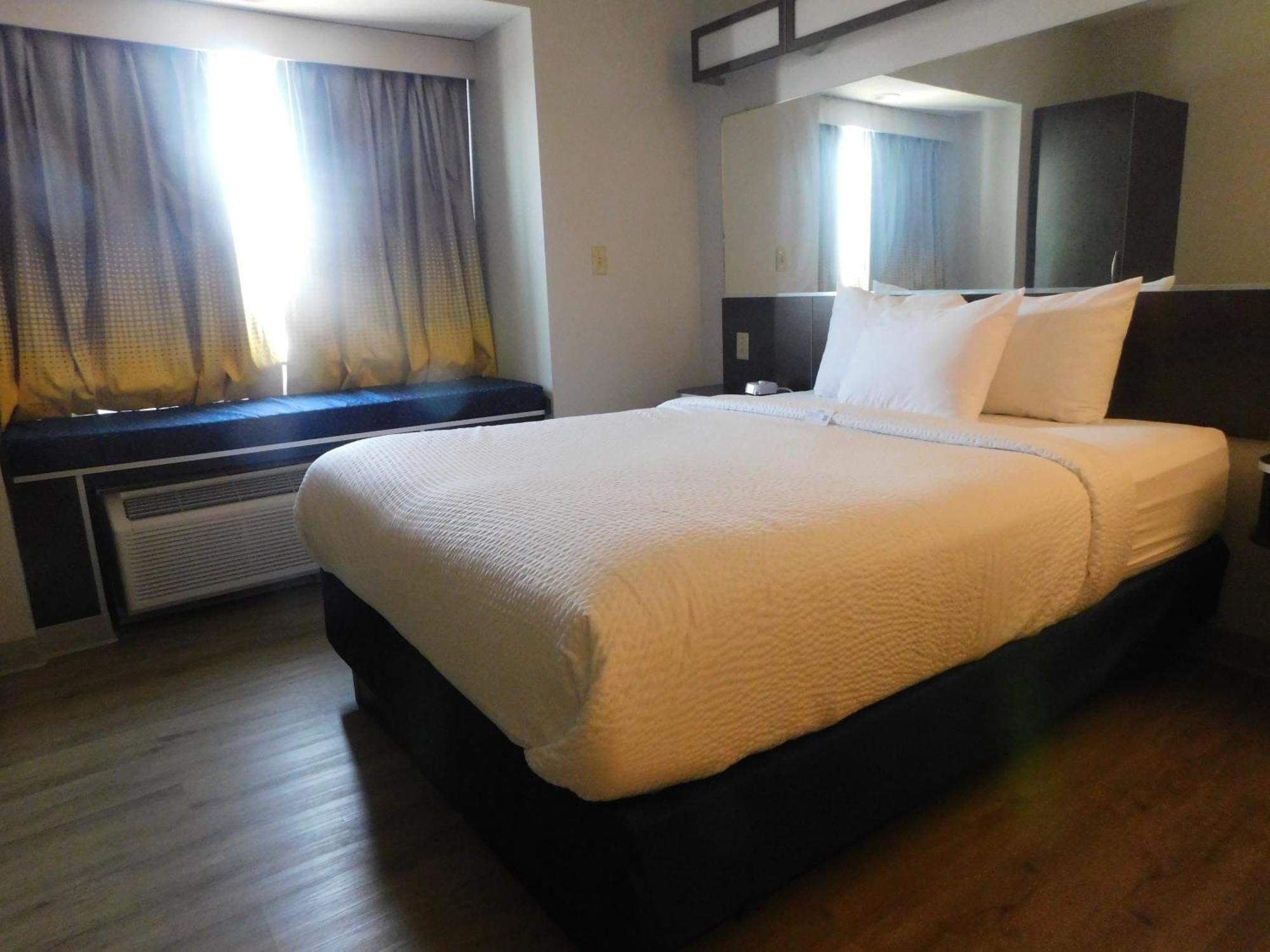 Microtel Inn & Suites By Wyndham Wheeling At The Highlands Triadelphia Exterior foto