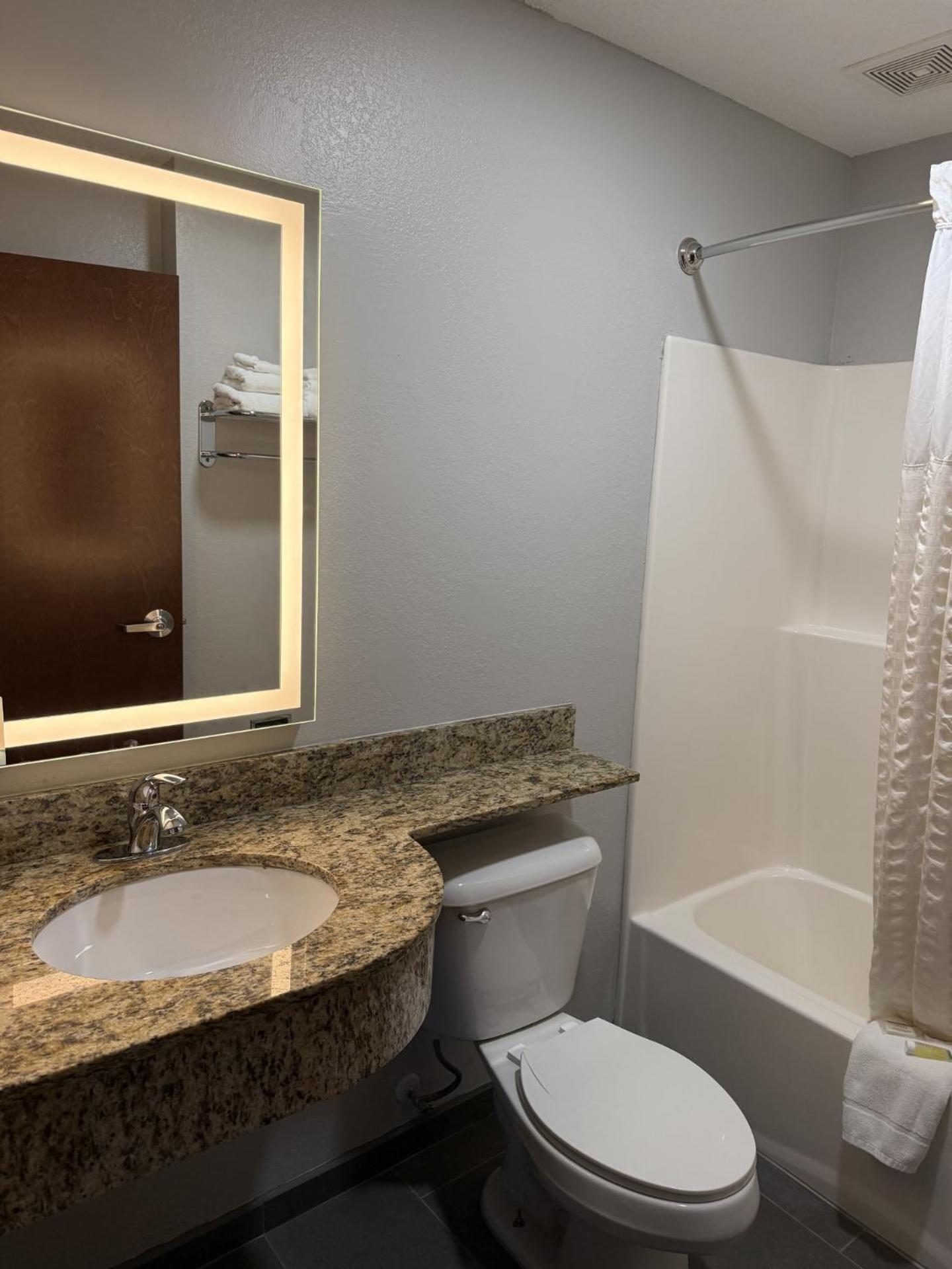 Microtel Inn & Suites By Wyndham Wheeling At The Highlands Triadelphia Exterior foto
